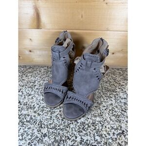Report Roselet Grey Laser Cut Block Heel Gladiator Sandals Womens 7 Shootie
